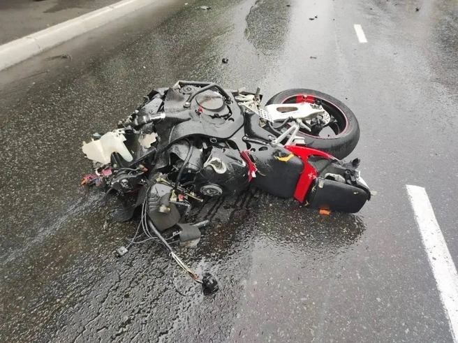 Honda CBR 600RR отбросило под встречные машины | Источник: Пресс-служба полиции Приморского края