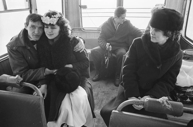 Бытовые неудобства не смущали советских молодоженов | Источник: В. Матыцин / Фотохроника ТАСС