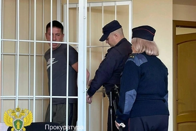 Новосибирец обвинен в истязании жены и сына