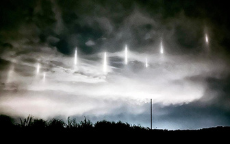 В ночном небе над Японией заметили 9 «световых мечей»: что это за явление?