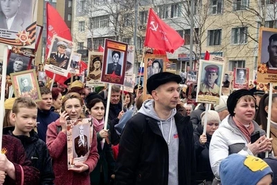 Сургутяне пронесли портреты героев в Бессмертном полку