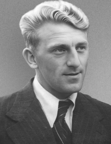 Юрий разбился вместе с другими членами ВВС МВО, а его брата спас тот факт, что он прилетел на место матча раньше