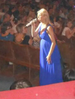 Ирина Круг на концерте в начале июня