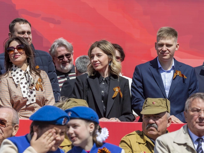 Семья Андрея Бочарова на параде Победы в 2024 году | Источник: Константин Завриков / V1.RU