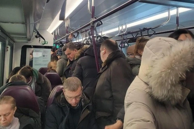 Crowds and Delays on Moscow's MCD-3 and MCD-4 Lines