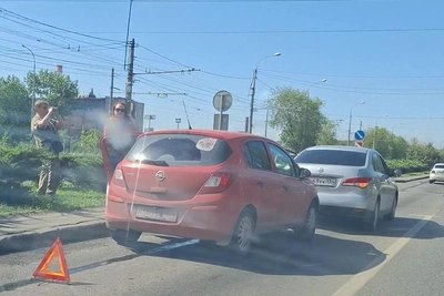 Столкновение иномарок на проспекте Ленина — видео затора