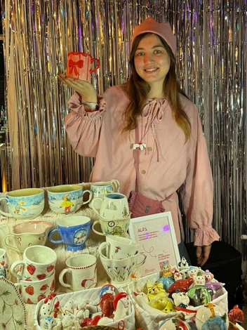 Альфия продает свою керамику на городских ярмарках | Источник: ALFI • КЕРАМИКА • alfi.ceramics / Vk.com
