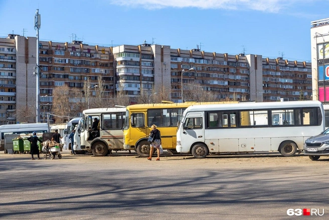 От Пригородного автовокзала автобус № 48д должен везти пассажиров на Грозненскую | Источник: Роман Данилкин / 63.RU
