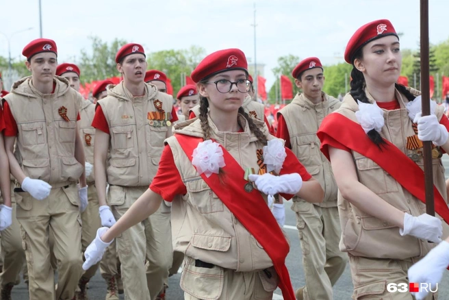 Участницы парада. Участницы парада Победы. 9 Мая женщины. 9 Мая 2018г Первоуральск парад фото.