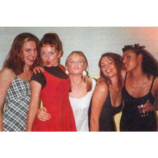 Горячи и бешены: Джери Холлиуэлл показала фото Spice Girls за два года до мирового признания