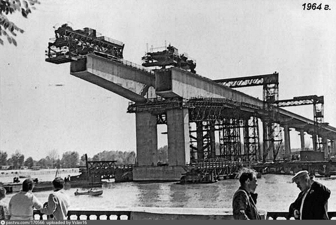 Ворошиловский мост, 1964 год. Разгар стройки | Источник: pastvu.com