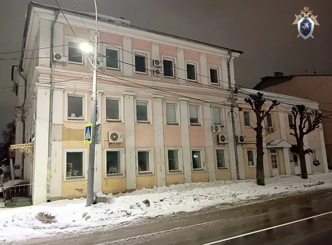Крышу злополучного дома могли почистить, но почему-то не стали этого делать | Источник: СУ СК России по Рязанской области