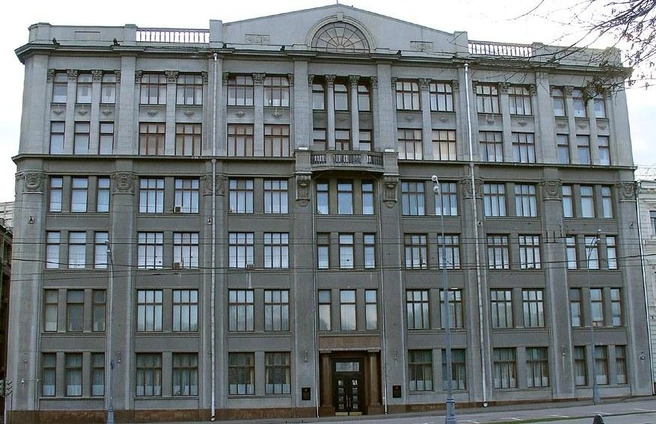 Здание ЦК ВКП(б) в Москве на Старой площади | Источник: wikimedia.org
