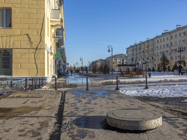 Работы по благоустройству улицы Дзержинского завершили в конце 2023 года | Источник: Константин Завриков / V1.RU