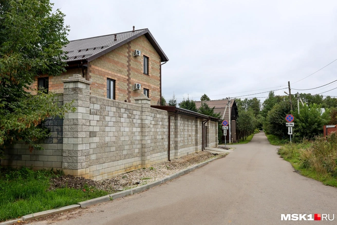 Специалист советует обращаться в Минсельхоз РФ и прокуратуру&nbsp;— по закону, данных из ЕГРН достаточно для выдачи разрешения на строительство | Источник: Артём Устюжанин / MSK1.RU