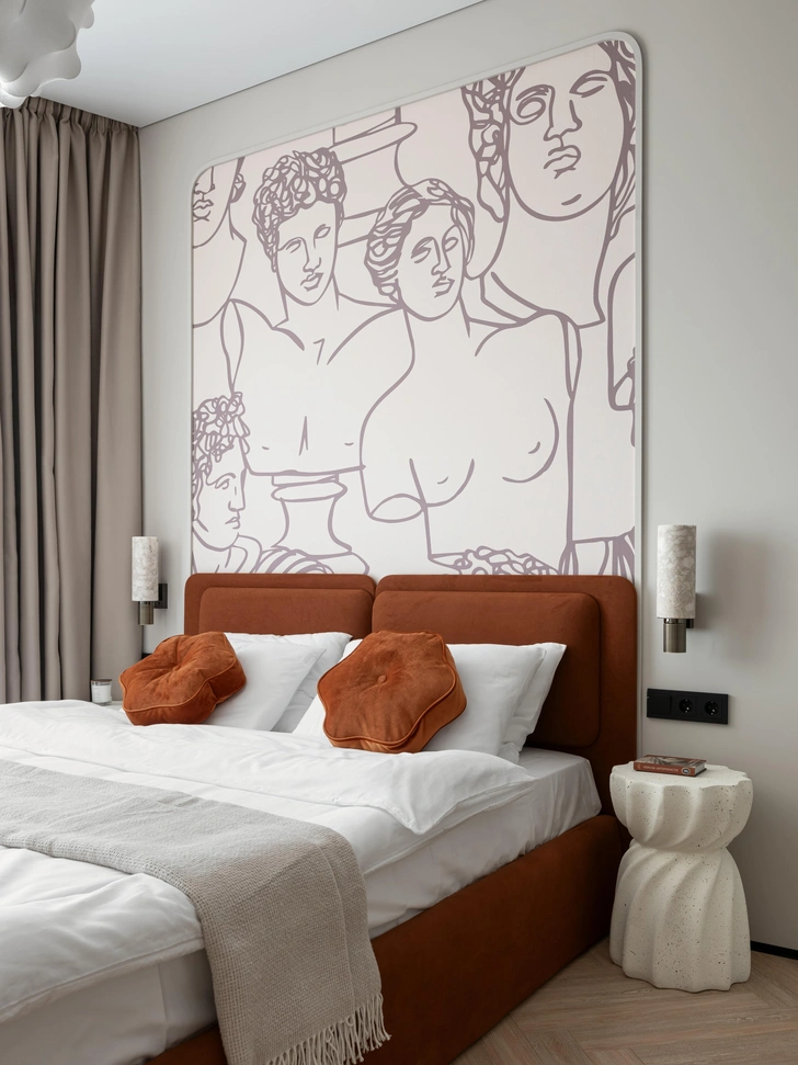 Обои выполнены на заказ, MasterFresok. Гибкий молдинг, Orac Decor. Декоративные подушки, «Диван.ру». | Источник: Роман Алексеев