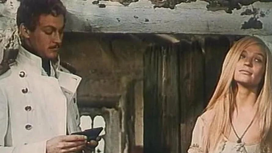 С мужем Владимиром Ивашовым они сыграли в картине «Герой нашего времени». Он&nbsp;—&nbsp;Печорина, она&nbsp;— красавицу-контрабандистку | Источник: кадр из фильма «Герой нашего времени» (12+), реж. Станислав Ростоцкий, киностудия «Мосфильм», 1967 год