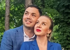 Александр Гобозов, которого посадили на 1,5 года, появился на столичной премии с женой и своим адвокатом