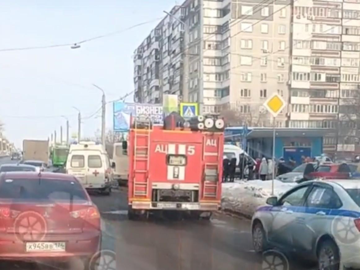 В Челябинске «Нива» сбила пешеходов и врезалась в маршрутку 