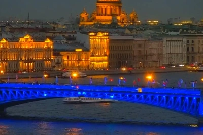 В Петербурге зажгли иллюминацию ко Дню ВМФ
