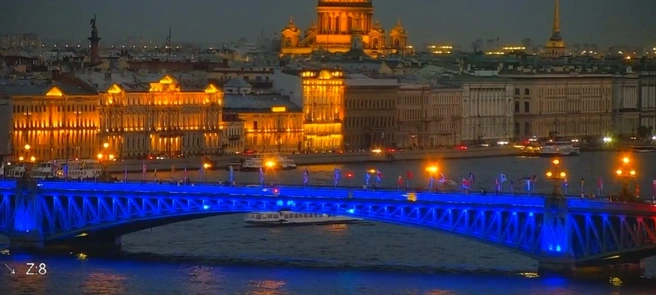 В Петербурге зажглась праздничная подсветка в честь Дня ВМФ | Источник: guide-spb.fontanka.ru