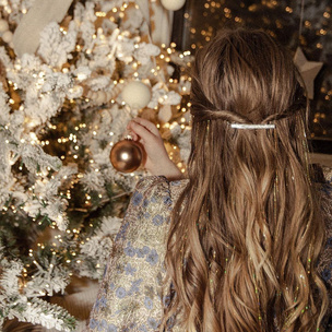 Русалочьи волосы: блестящий бьюти-тренд из ТикТока для новогодних причесок 🧜‍♀️