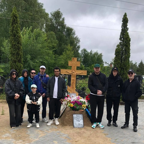 «С близкими», — так подписала снимок Ева Карицкая