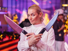Наша Бритни Спирс! Анастасия Волочкова повторила опасный танец певицы с ножами