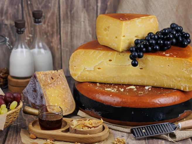 Многолетняя выдержка дает сыру спектр вкусовых оттенков: от кофе до кондитерского крема | Источник: Юлия Калыгина