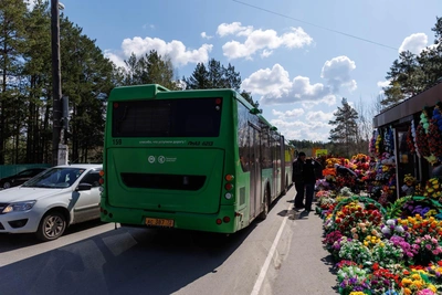 Дополнительные автобусы до кладбищ запустят в Кемерове