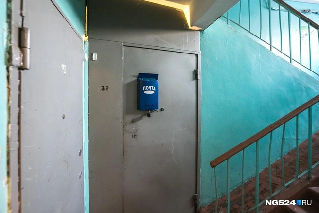 Пенсионер ранее никого из соседей в квартиру не пускал | Источник: Артем Ленц / NGS24.RU