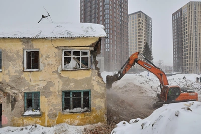 Демонтаж аварийных бараков в Новосибирске под новый миниполис