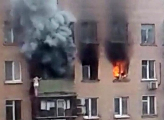 В Москве женщина прыгнула с восьмого этажа горящей высотки (видео) | ya62.ru