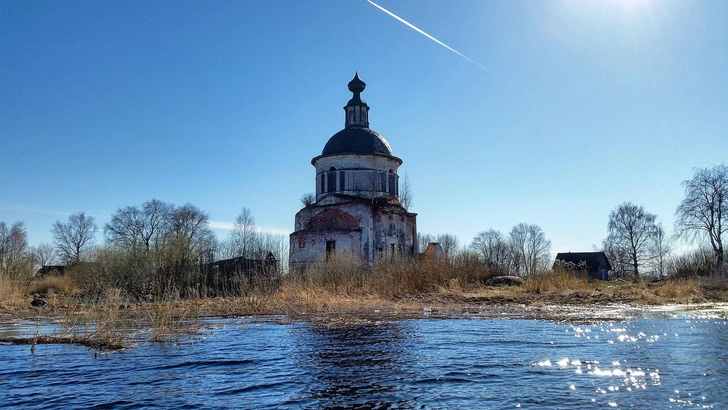 Брошенные, но не совсем забытые: 7 городов-призраков России, которые можно увидеть своими глазами