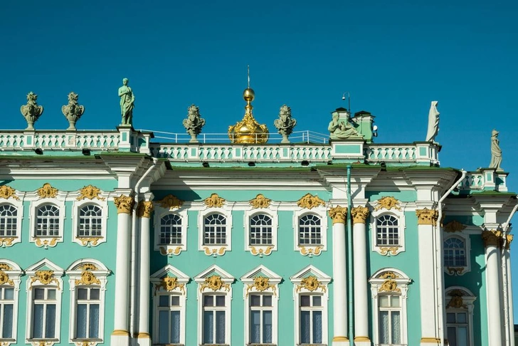 До 3 ноября 1763 года главным архитекторм Петербурга был Бартоломео Франческо Растрелли, построивший в том числе здание Зимнего дворца (ныне Эрмитажа) в стиле барокко | Источник: Baka Sobaka/Shutterstock/Fotodom.ru