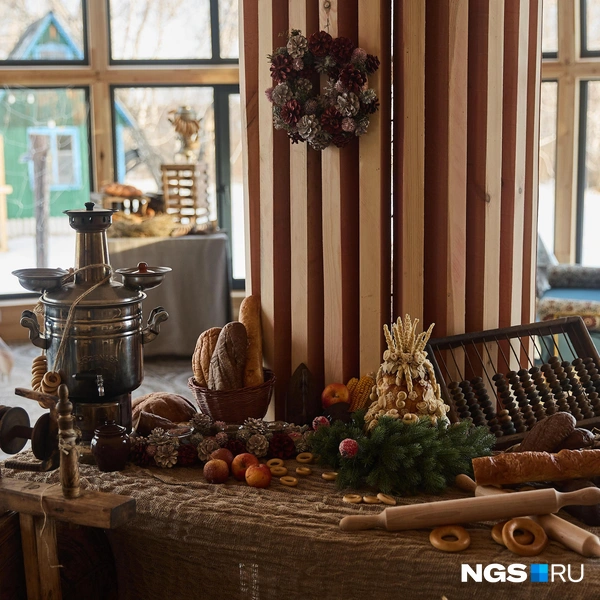 Детали русского быта тут только для антуража | Источник:  Александр Ощепков / NGS.RU 