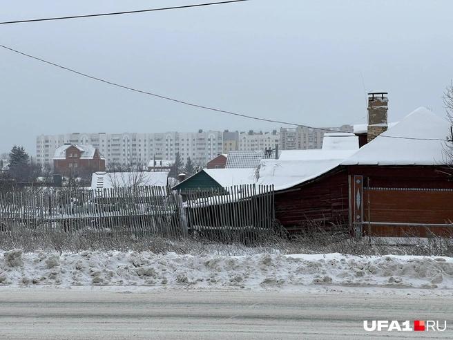 Здесь деревенские домики пока не сносят | Источник: Андрей Бирюков / UFA1.RU