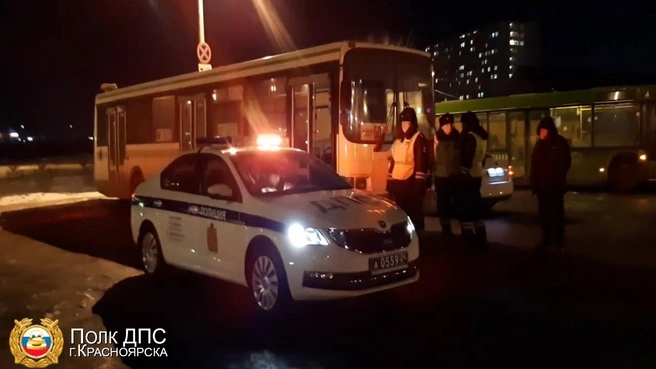 Автобус остановили после звонка пассажира | Источник: ГИБДД