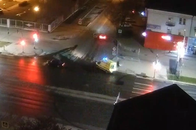 Курьер на электровелосипеде пострадал при столкновении с Lada в Челябинске