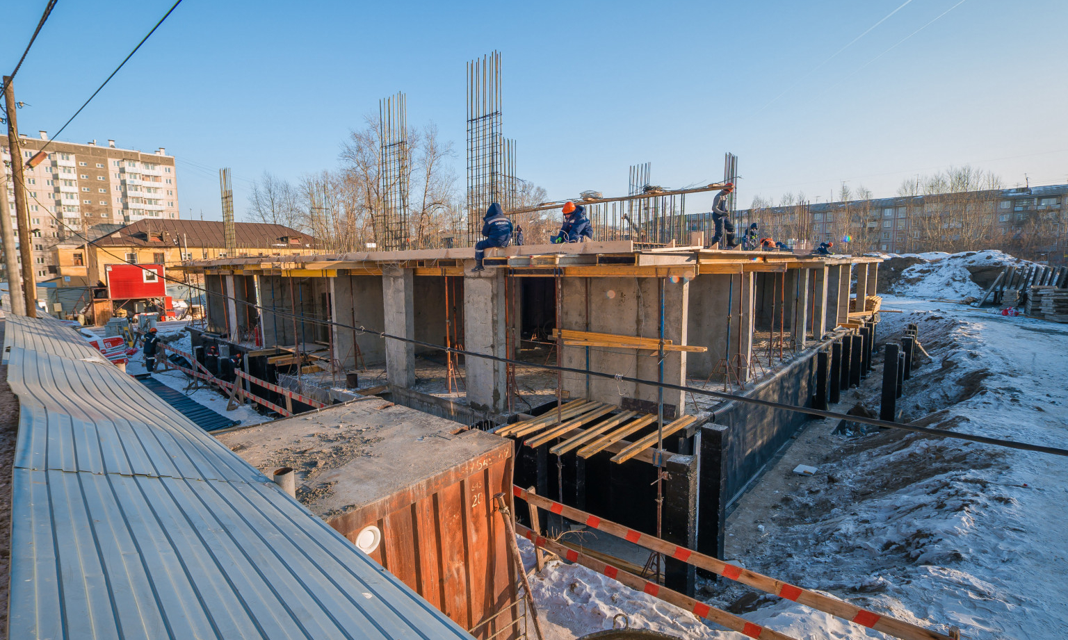 Власти Новосибирской области рассказали, сколько строителей работает в регионе во время карантина