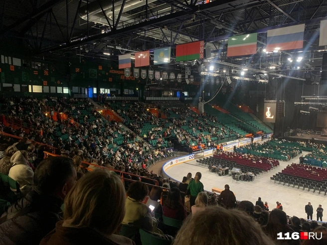 За десять минут до начала концерта еще не все зрители подошли | Источник: Ильгиз Шарифзянов / 116.RU