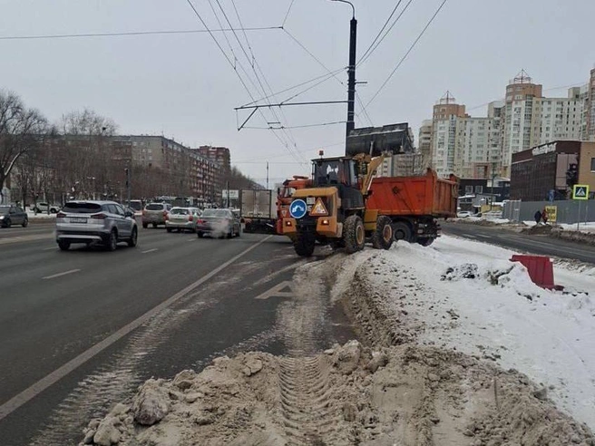 Разметка проступает из-под слоя снега. | Источник: «Урал-Сервис-Групп»