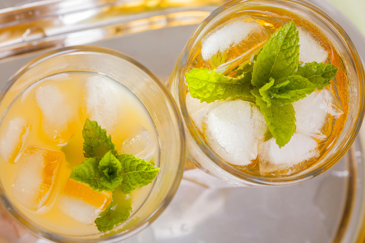 Лучший напиток для жары: готовим домашний лимонад с яблоком и лаймом