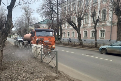 Дорожные службы убирают Кострому после зимнего сезона