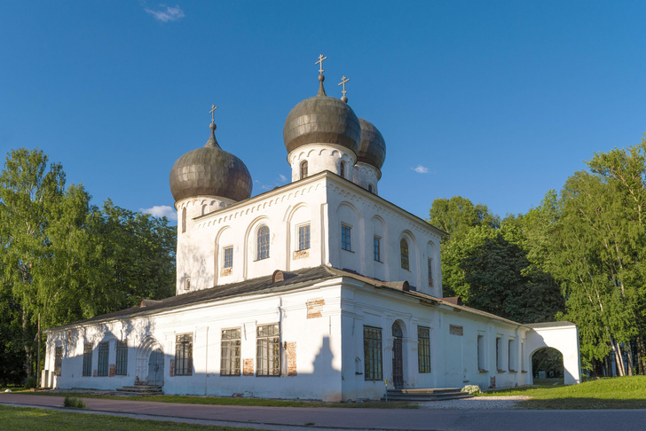 Русь златоглавая: посмотрите на 10 самых старых православных храмов России
