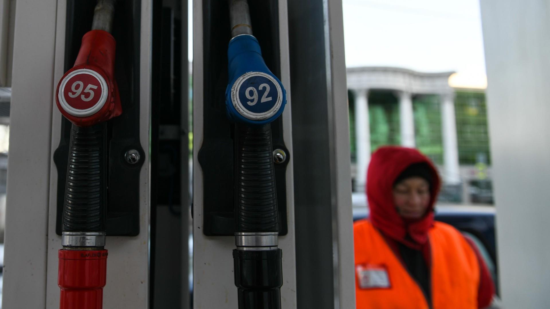 «Пора бы правительству принять меры»: водители Уфы высказались о росте цен на бензин