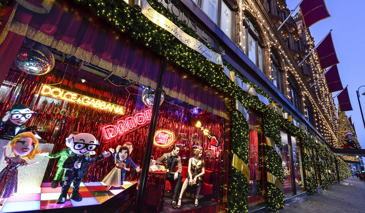Dolce & Gabbana украсили витрины британского Harrods к Рождеству фото [11]
