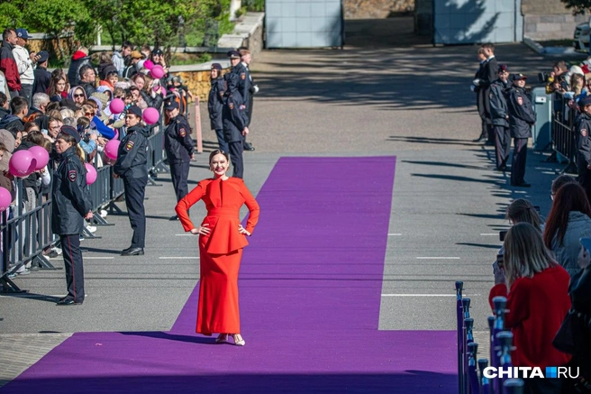 А на закрытии искупалась в солнечных лучах | Источник: Олег Фёдоров / CHITA.RU
