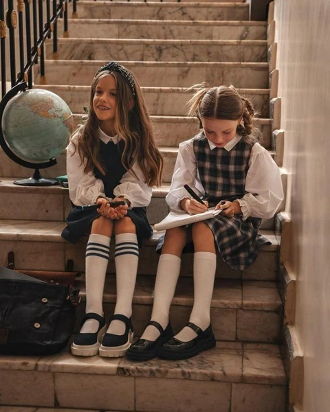 С 1 сентября 2025 года на школьную форму начнет действовать ГОСТ | parents.ru