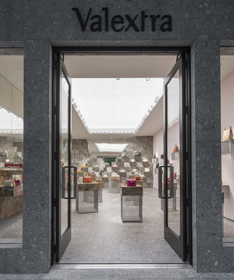 Первый бутик Valextra в Майами (фото 2.1)